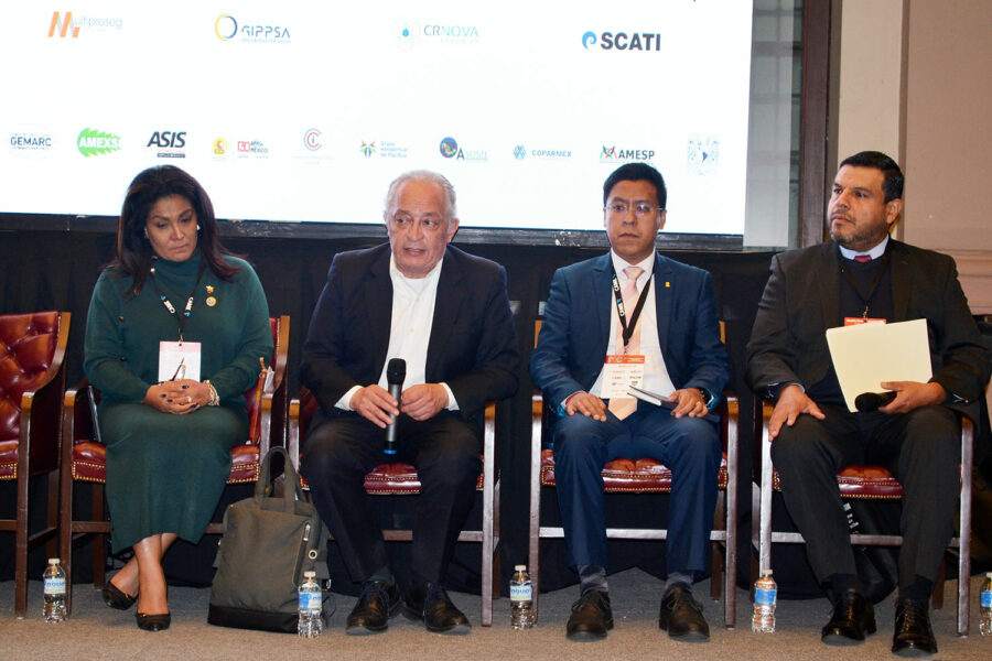 Janet Jiménez Solano y Javier Oliva Posada (UNAM), Erick Ruiz de la Cruz (Armada de México) y Eduardo Leal Hernández.