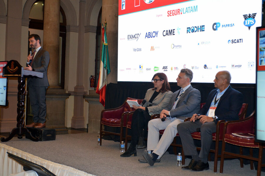 David Romero (Banco Sabadell México), Yolanda Duro Blázquez (‘Ciberilatam’ y ‘Red Seguridad’), Fernando Martín Gómez Villarreal (Gentera) y Gustavo Beltrán (CAME) en el V Congreso Mexicano PIC.