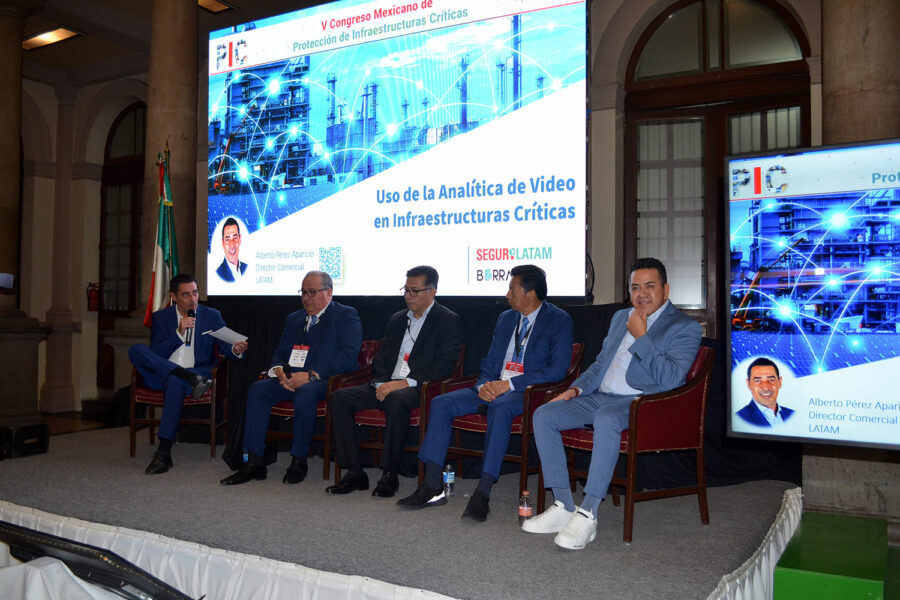 Alberto Pérez (Scati), Víctor Hugo Ramos (Banco Santander México), Jesús Duarte (Hospitales Ángeles), Óscar Vega (Olímpica) y Pedro Villanueva (Inbursa) en el V Congreso Mexicano PIC.