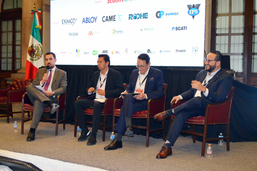 Javier Borredá García (‘Segurilatam’), Óscar Vega (Olímpica), Dagoberto Santiago (Pepsico) y Óscar Arias (Danone Latam) en el V Congreso Mexicano PIC