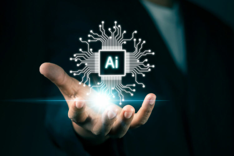 un hombre sostiene un dibujo con las letras AI de inteligencia artificial