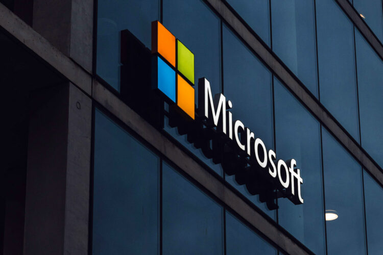 edificio con el logo de Microsoft