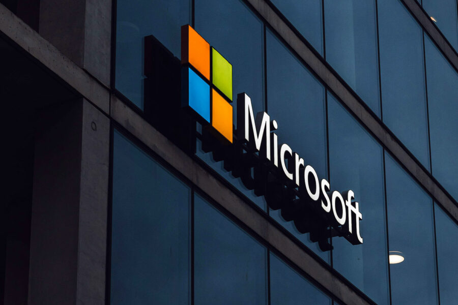 edificio con el logo de Microsoft