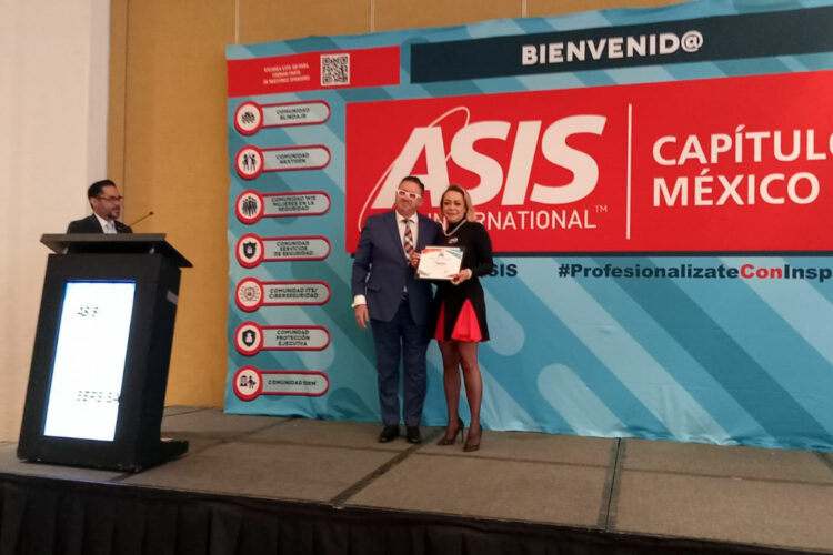 José Luis Alvarado, presidente de ASIS Capítulo México, y Mónica Molina, directora comercial de SEPSISA.