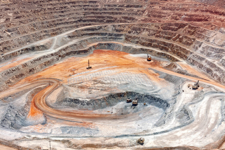 vista panorámica de una mina a cielo abierto