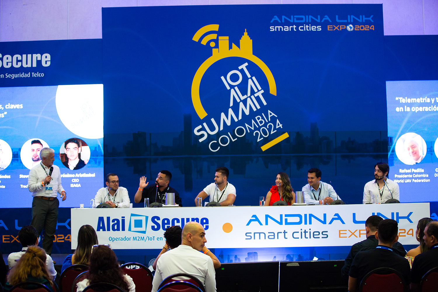 mesa redonda de IoT Alai Summit Colombia 2024