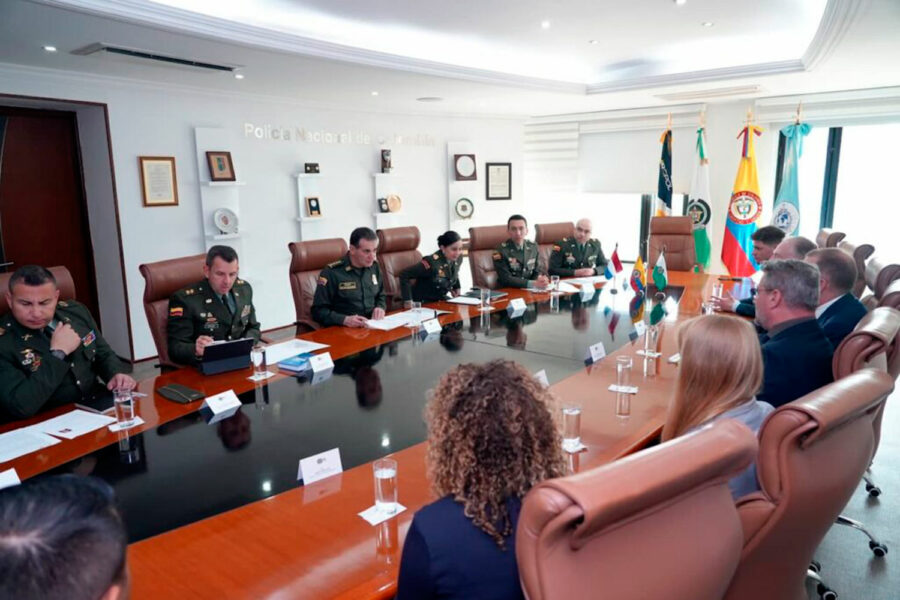 Encuentro entre las delegaciones de la Policía Nacional de Colombia y la Policía de Ámsterdam en Bogotá