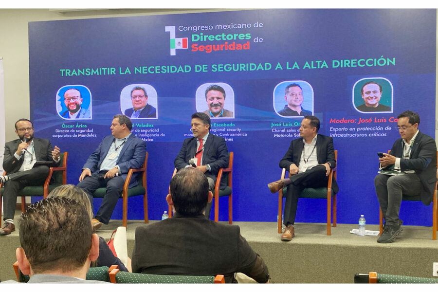 De izquierda a derecha: Óscar Arias (Mondelez International), Raúl Valadez (Repsol México), Ricardo Escobedo (Delta Air Lines), José Luis Ordoñez (Motorola Solutions) y José Luis Calderón (Eximco) en el I Congreso Mexicano de Directores de Seguridad.