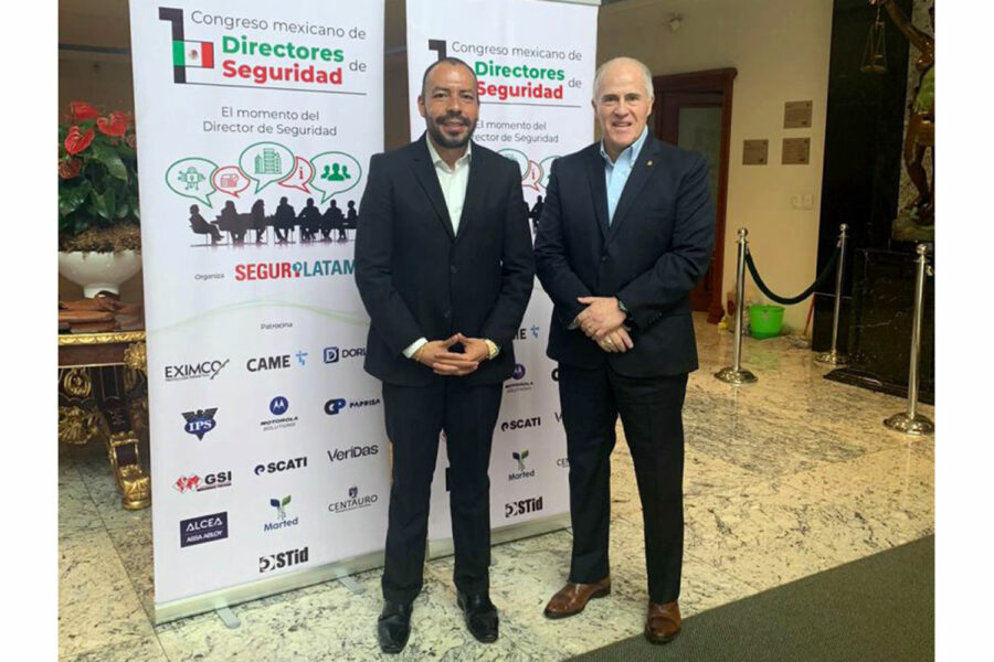 César Hérnández (izquierda) y Antonio Gaona Rosete (Codere México) en el I Congreso Mexicano de Directores de Seguridad.