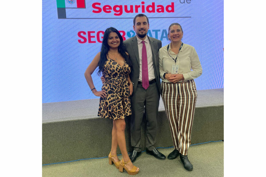 Equipo de eventos de ‘Segurilatam’. De izquierda a derecha: Marcela Linares Vásquez, Javier Borredá García y Gabriela Soto.