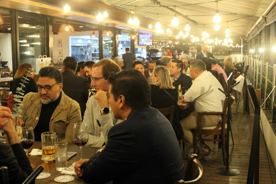 El equipo de ‘Segurilatam’ y los profesionales de la seguridad durante una cena previa al Congreso Mexicano de Directores de Seguridad