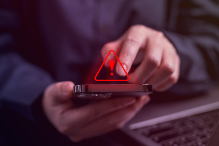 Intentos de fraudes a través de SMS y WhatsApp Latinoamérica