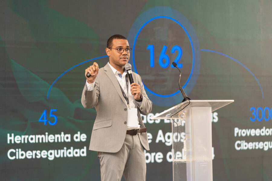 Intervención de un ponente durante el Digital Shield 2025.