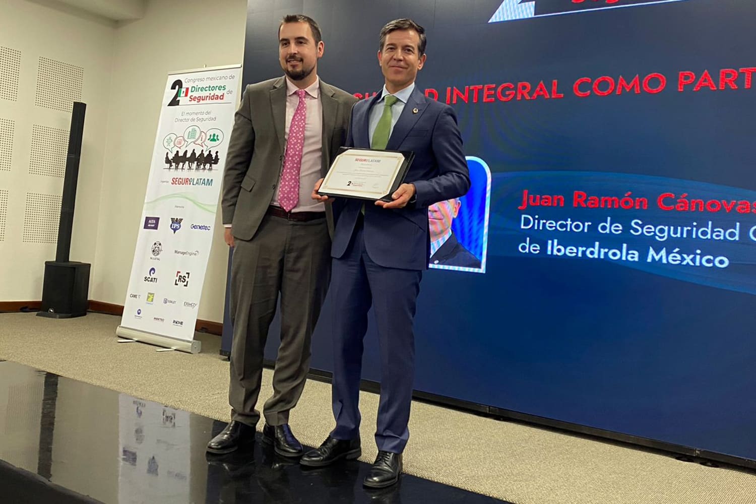 Javier Borredá García, director de ‘Segurilatam’, y Juan Ramón Cánovas, director de Seguridad Corporativa y Resiliencia de Iberdrola México