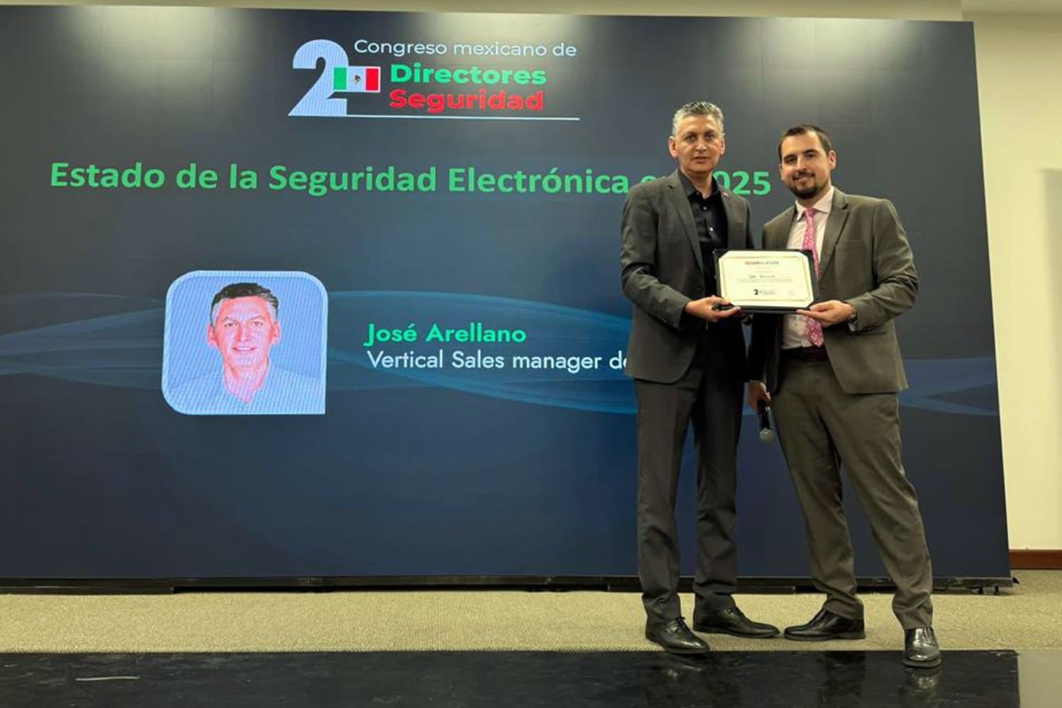 José Arellano, Vertical Sales Manager de Genetec, y Javier Borredá García, director de Segurilatam.