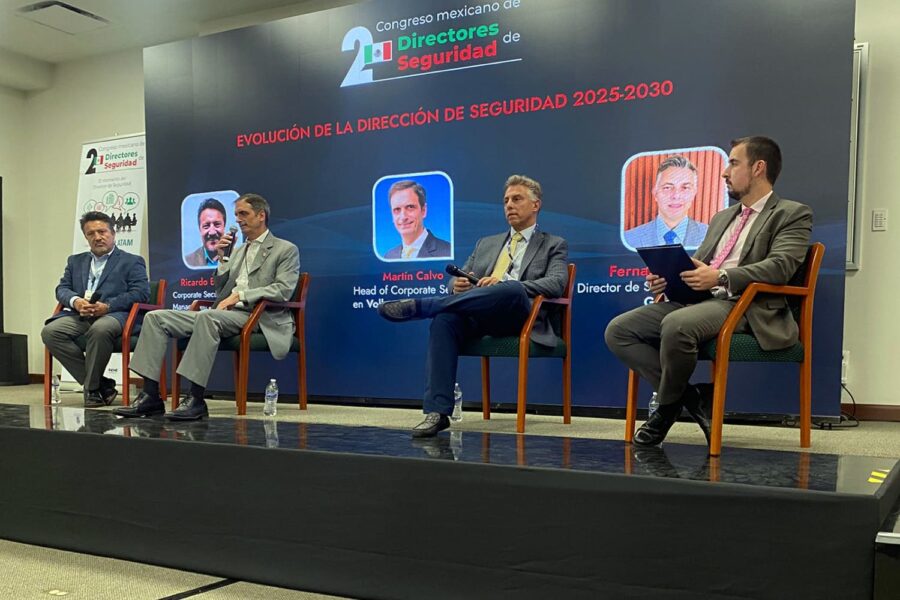 De izquierda a derecha: Ricardo Escobedo (Delta Air Lines), Martín Calvo (Volkswagen de México), Fernando Martín Gómez Villarreal (Gentera) y Javier Borredá García (‘Segurilatam’)