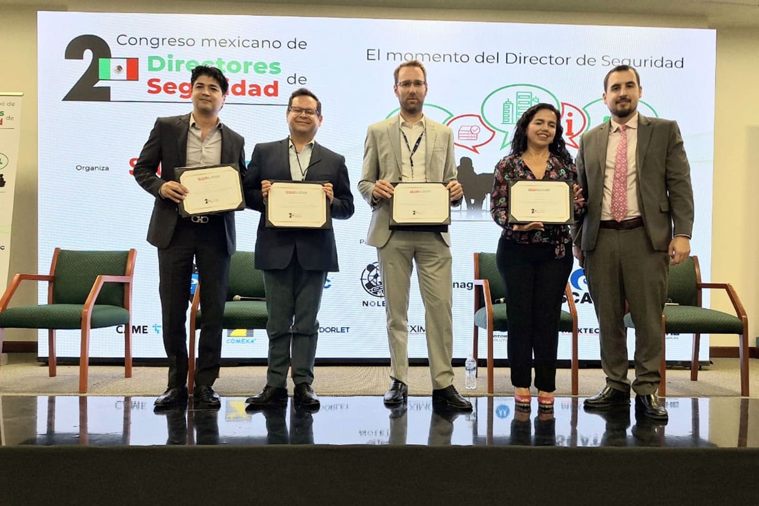 De izquierda a derecha: Marco Antonio Sanmiguel (Heineken México), Juan Antonio Bernal (General Electric Vernova), Chesus Miguel Gay Grao (SCATI), Ana Luisa Guzmán (GICSA) y Javier Borredá García (‘Segurilatam’)