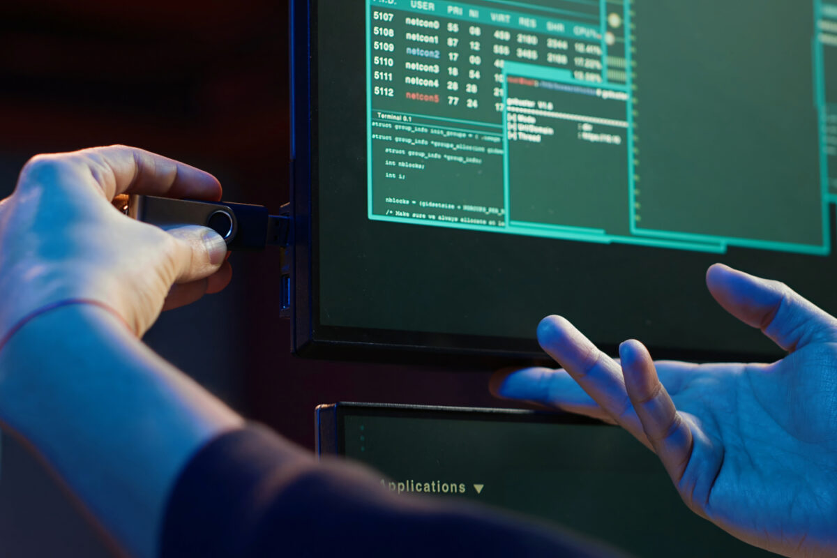 authUSB expone los riesgos de ciberseguridad que se pueden encontrar en dispositivos USB.