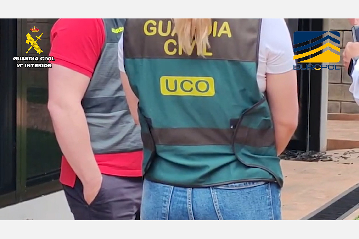 miembros de la Guardia Civil en una operación contra el tráfico de cocaína llevada a cabo en Costa Rica