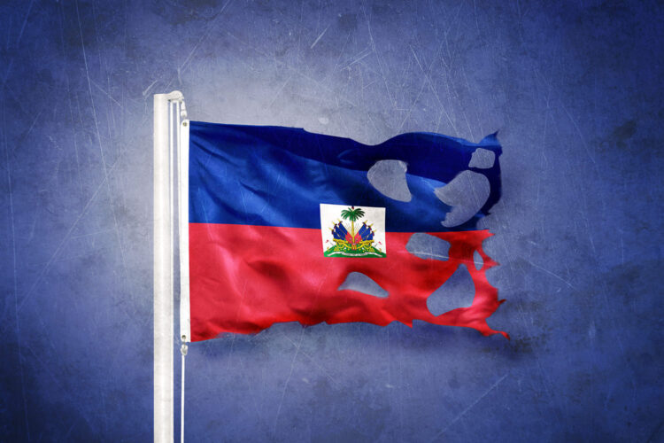 una bandera rota de Haití