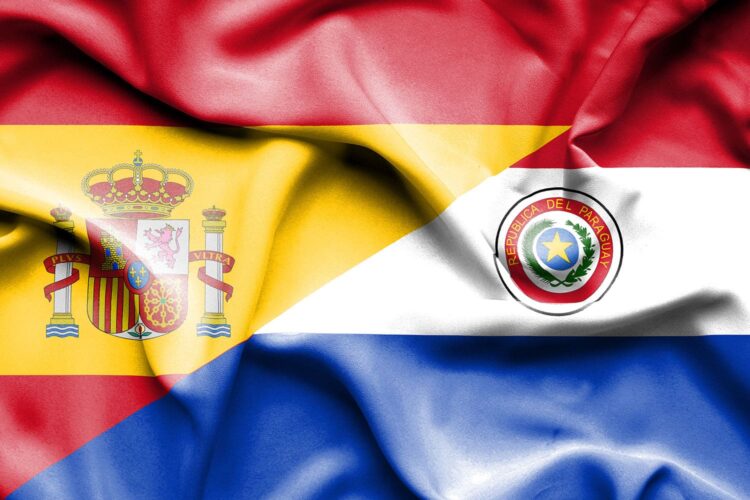 banderas de España y Paraguay