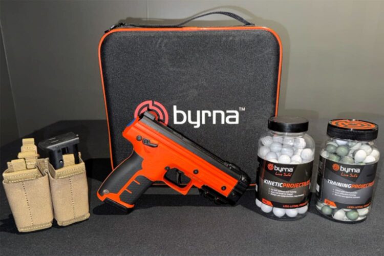 pistola y proyectiles de la marca BYRNA