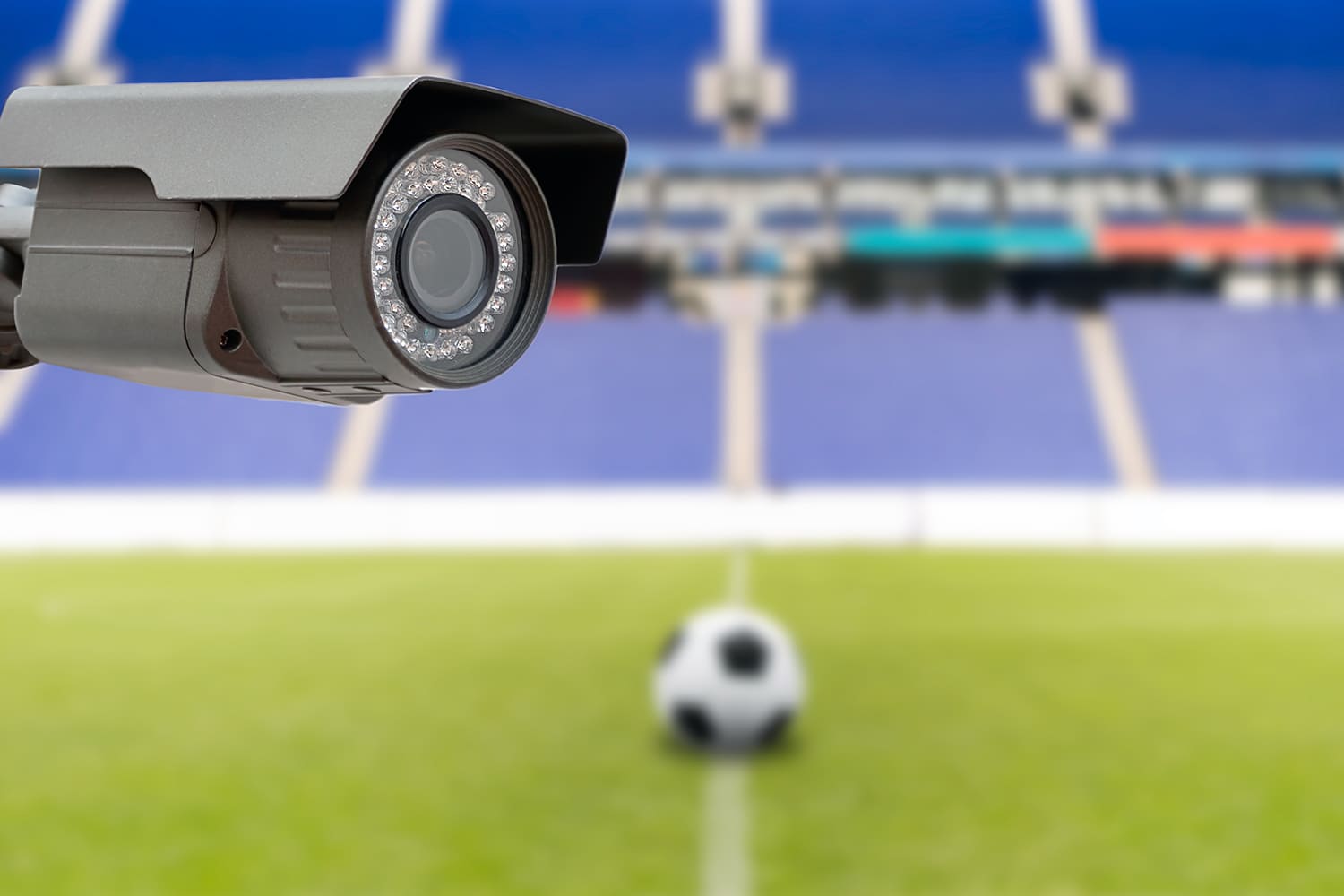 una cámara de videovigilancia en un estadio de fútbol