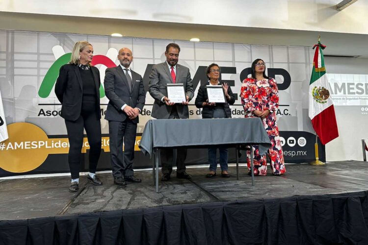 Representantes de AMESP y la Secretaría de Gestión Integral de Riesgos y Protección Civil (SGIRyPC) del Gobierno de la CDMX.