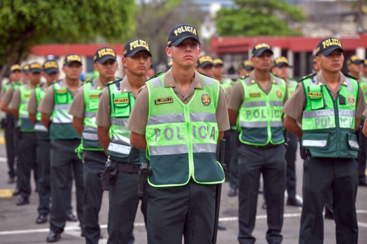 formación de policías peruanos