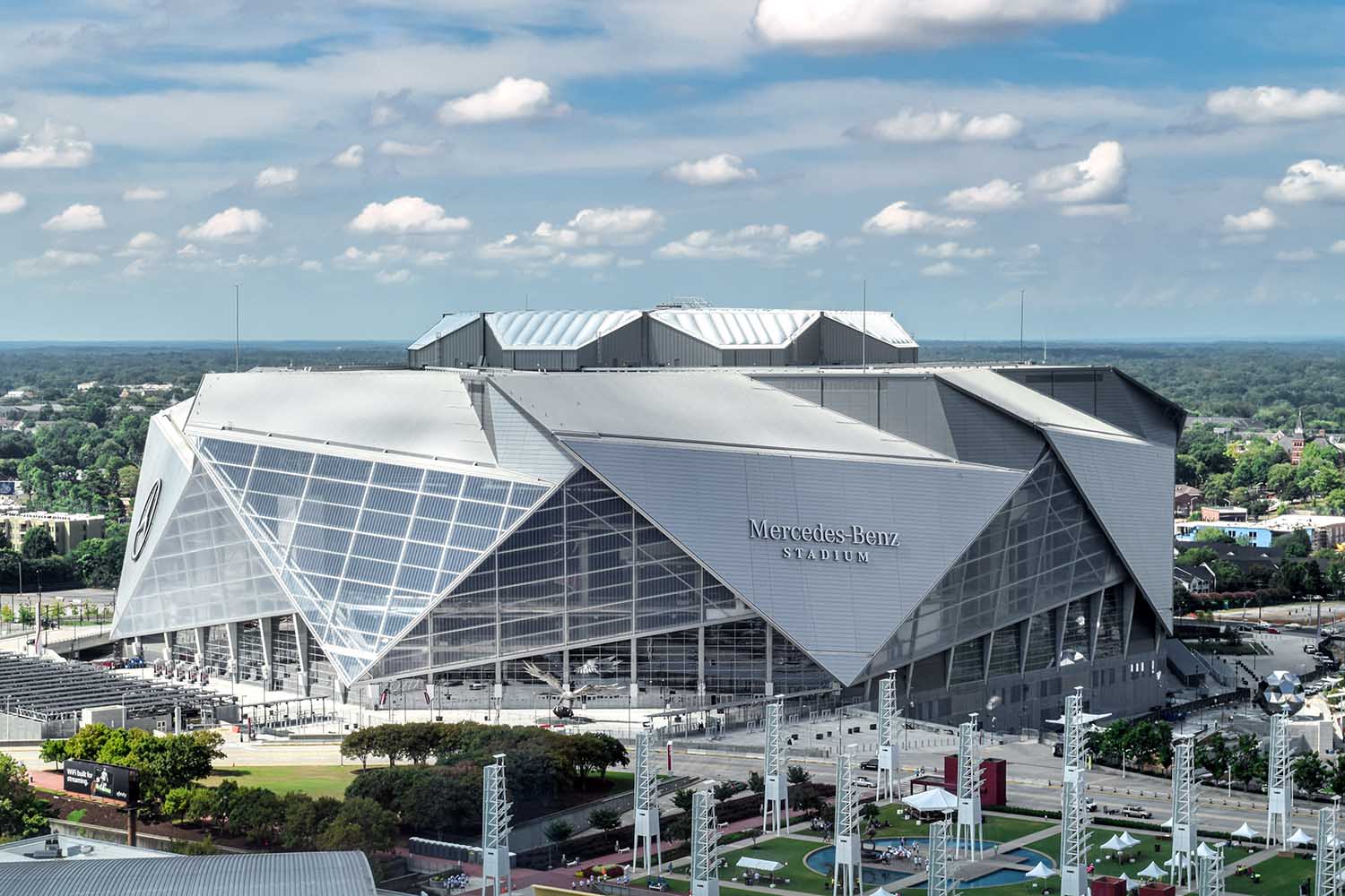 Vista exterior del Mercedes-Benz Stadium de Atlanta.