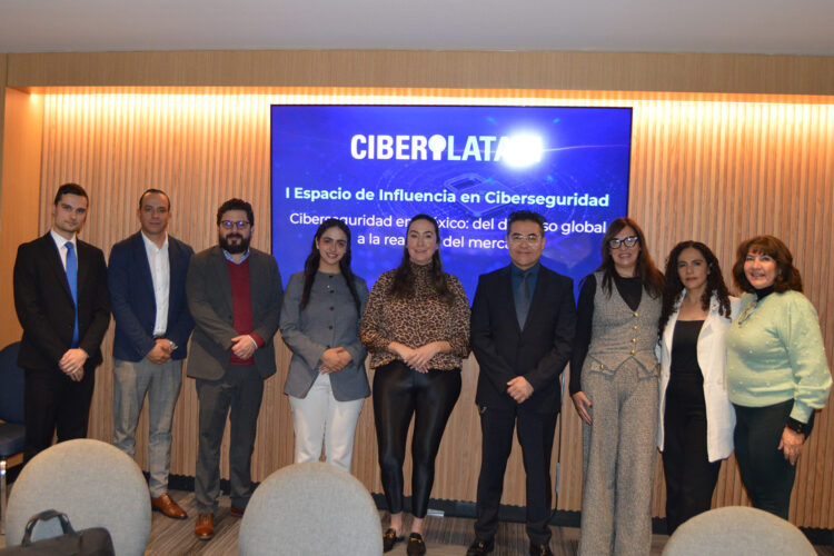 Foto familia_desayuno Ciberilatam