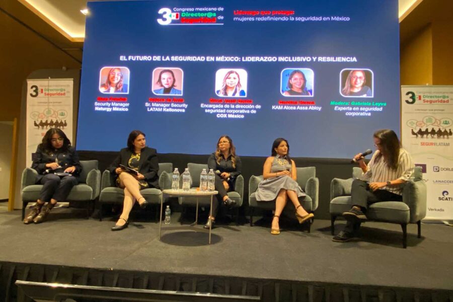 De izquierda a derecha: Iliana Peñafiel, Isadora de Ávila, Goria Yareli García, Carolina Herrera y Gabriela Leyva en el III Congreso Mexicano de Directores de Seguridad
