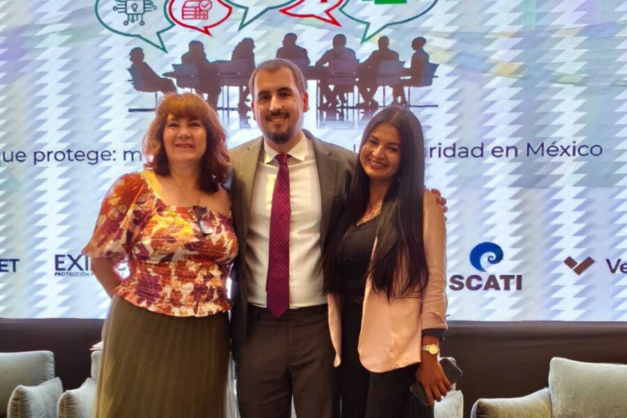 El equipo de ‘Segurilatam’ en el III Congreso Mexicano de Directores de Seguridad: Gabriela Soto, Javier Borredá García y Marcela Linares Vásquez.