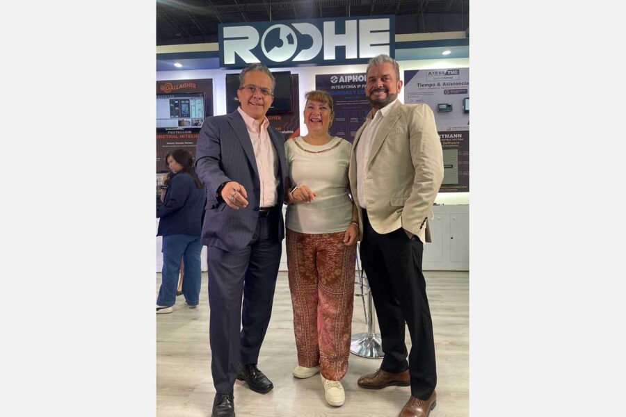 Gabriela Soto (‘Segurilatam’) flanqueada por Miguel Ángel Rodríguez (izq.) y Sergio Basáñez de Rodhe.
