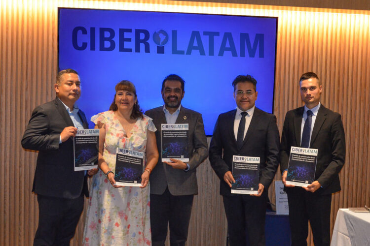 Foto familia desayuno CISO